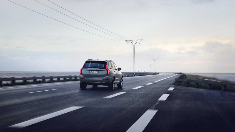 Illustration for article titled The 2020 Volvo XC90 Looks Basically the Same But Adds Kinetic Energy Recovery Like an F1 Car
